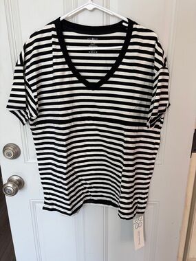 Striped V-Neck Nursing Tee - Black & White